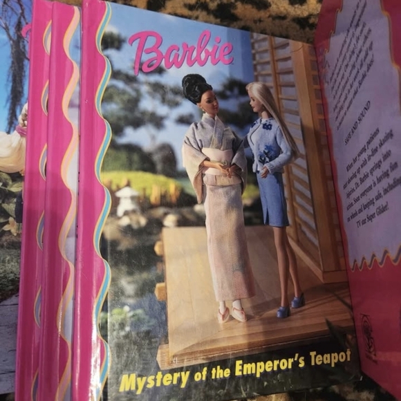 30 Vintage Barbie Books - Picture 10 of 10